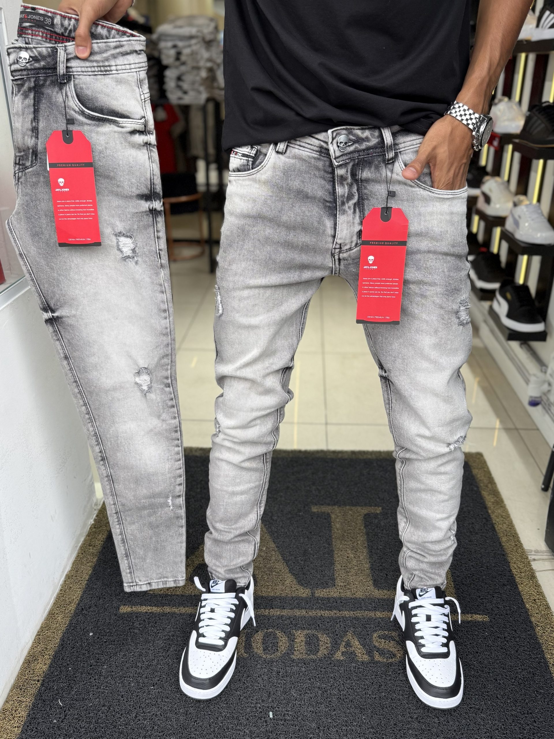 Calça Jay e Jones cinza detalhada